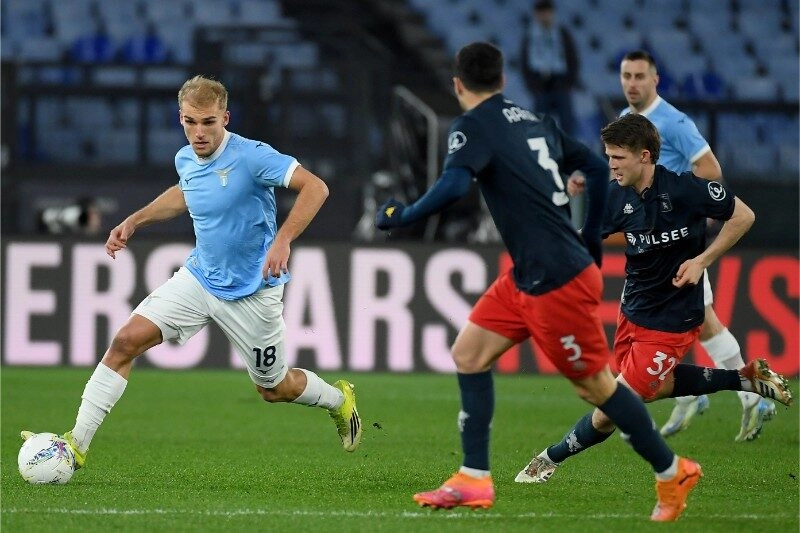 Lazio gặp khó trước Genoa